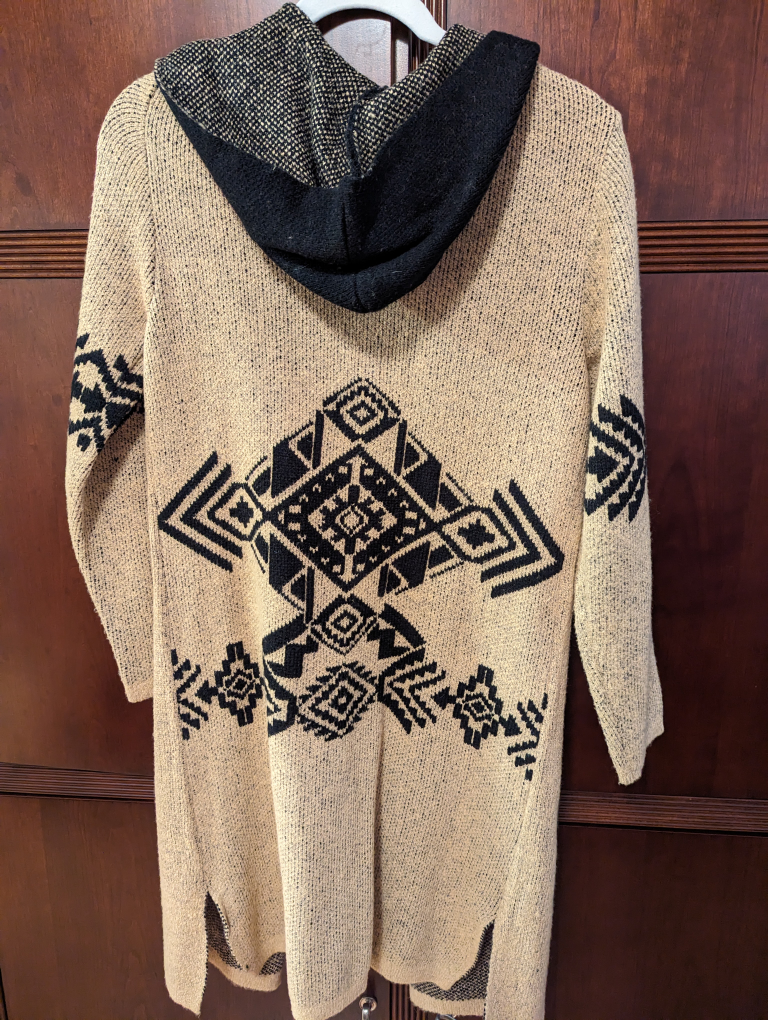 Sweater coat  with hood and deep pockets image indicator(2)