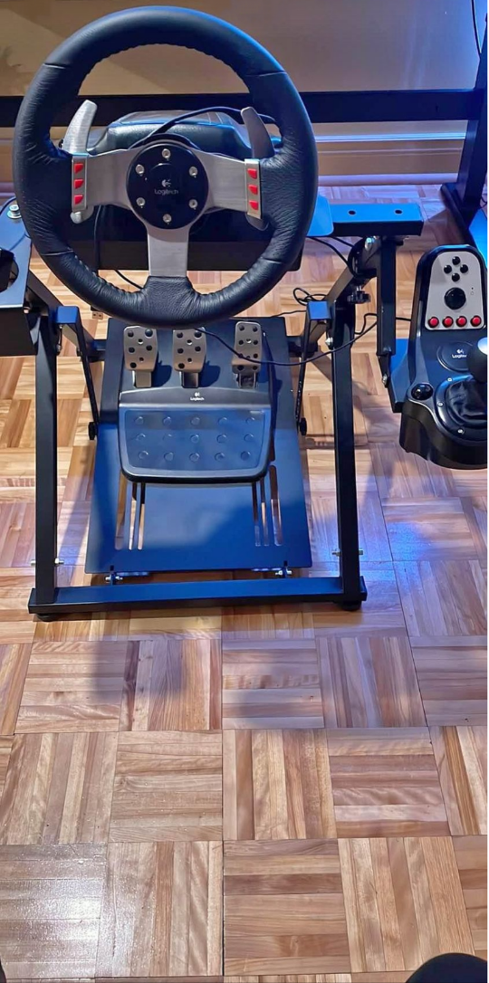 Logitech Driving Wheel thumbnail