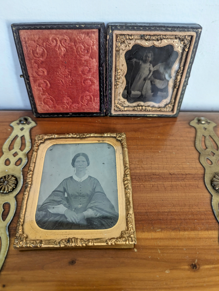 Antique daguerreotype photos 1800s thumbnail