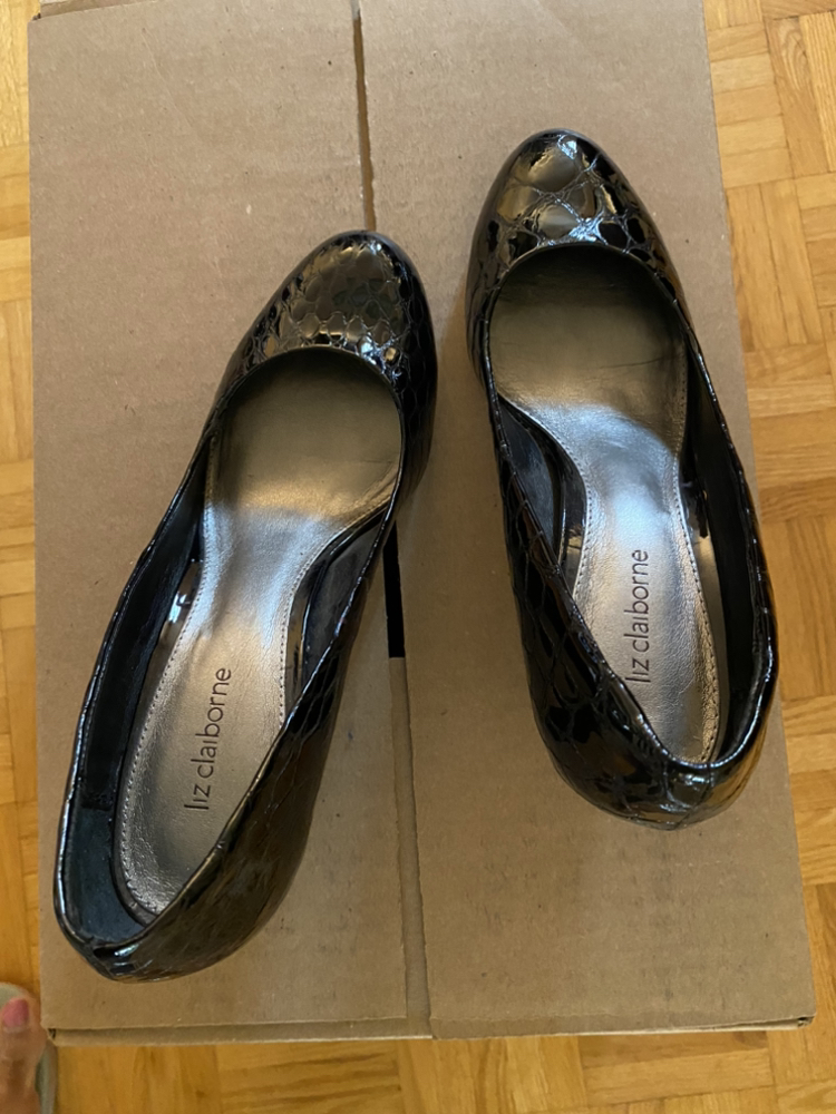 Various boots and shoes image indicator(10)