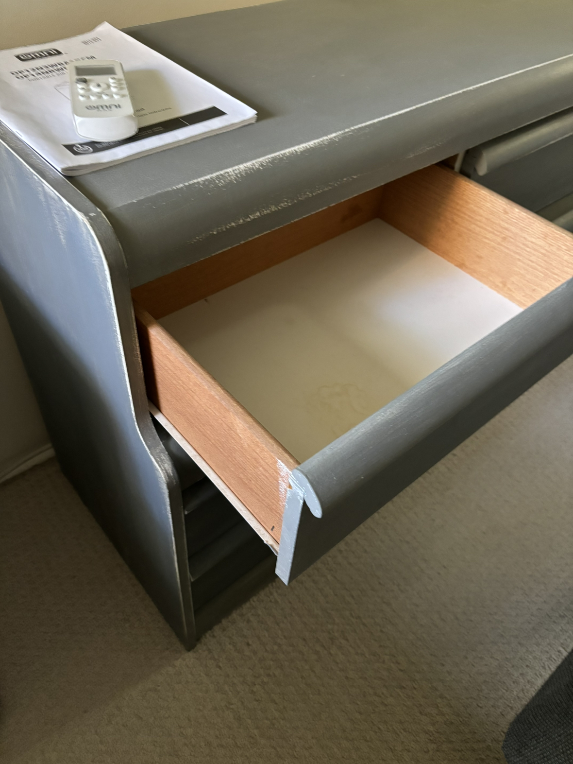 6 drawer dresser and 2 night stands🦃 - photo 3