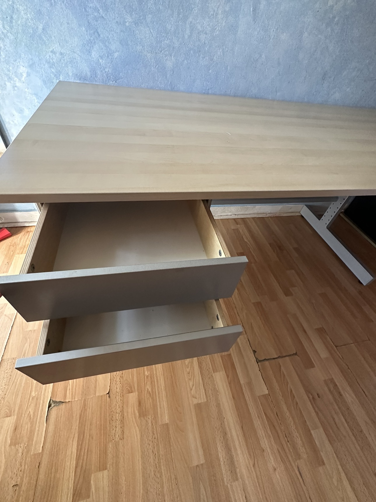 Table and chair - photo 2