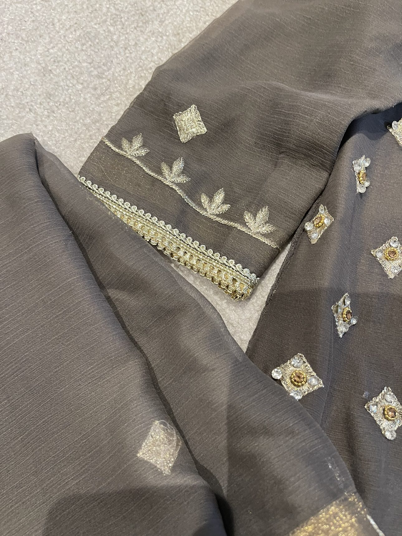 Pakistani shalwar kameez (medium size) image indicator(4)