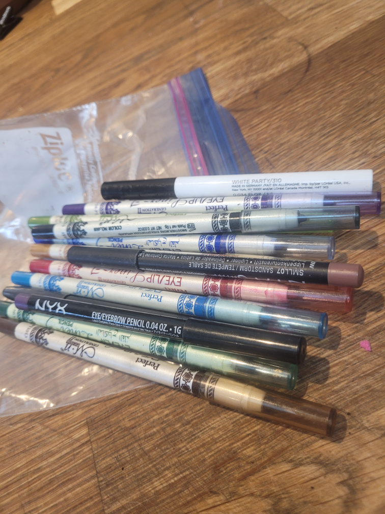 Various Eyeliners - lot of 13 thumbnail