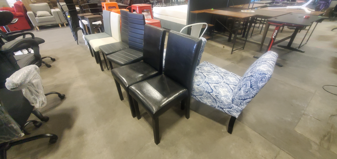 Moving Sale - Dining Chairs Fabric or Leather - photo 3