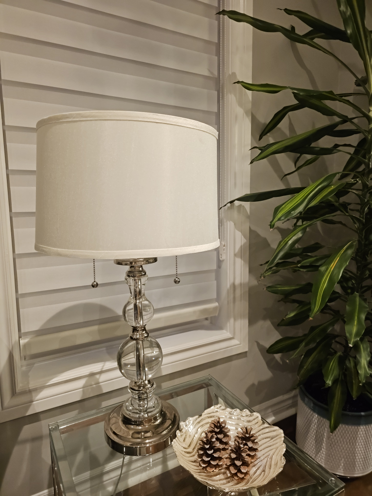 Decorative side table lamp