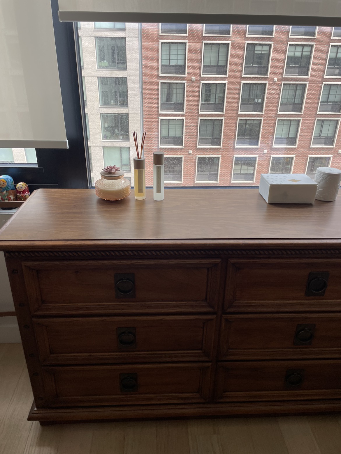 Real wood dresser with mirror - photo 4