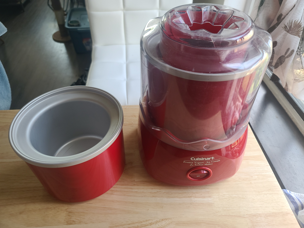 Cuisinart Ice Cream and Frozon Yogurt Maker thumbnail