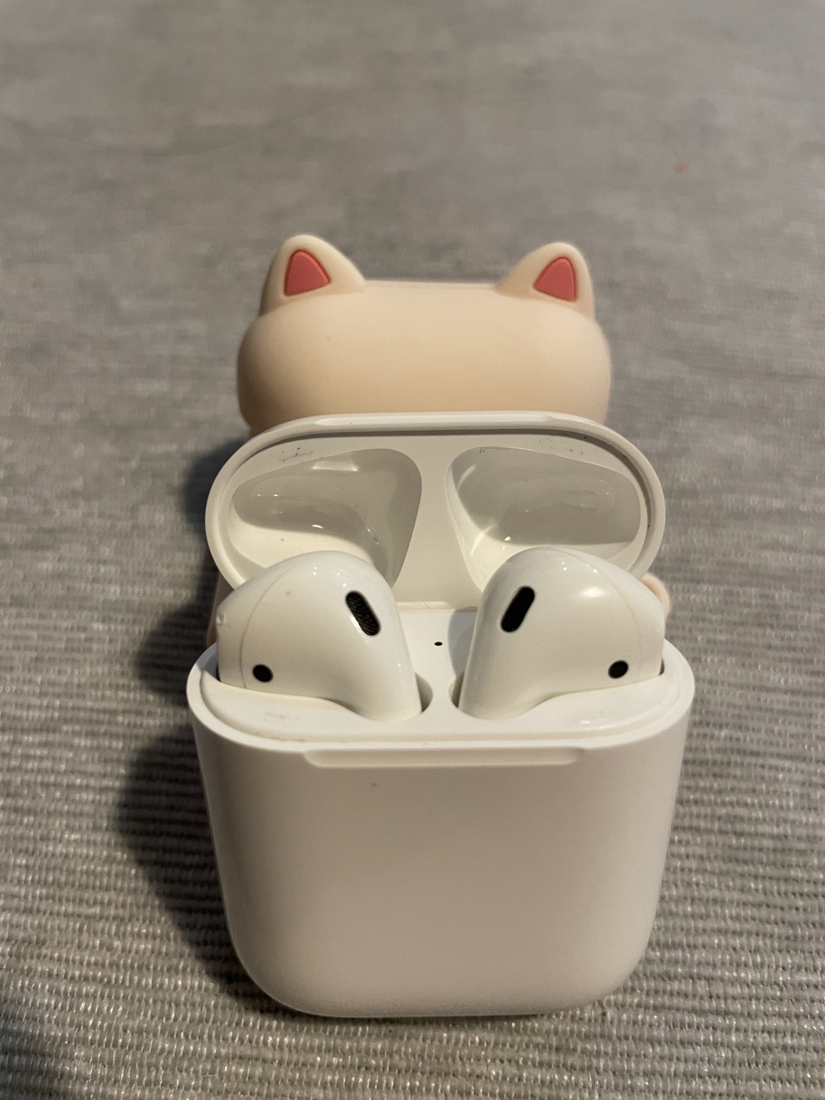 AirPods 2 generation, no scratches, come with case