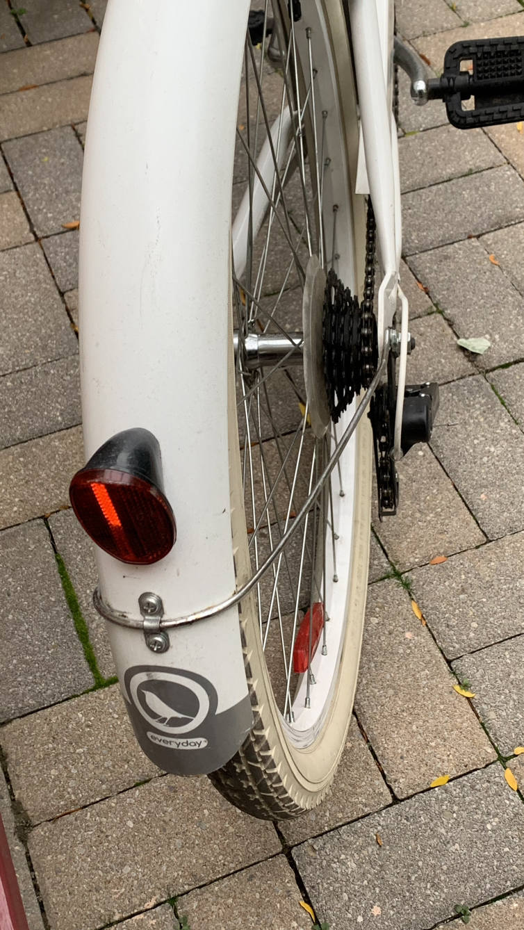 Wow! Dutch style 6 speed comfort cruiser bike, removable basket! image indicator(8)