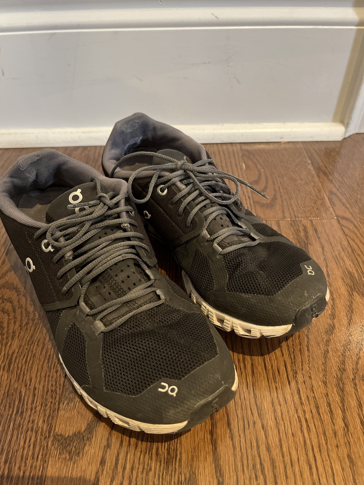 On Cloud women’s size 9 running shoes