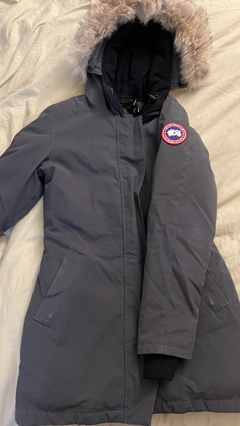 Used authentic women's Canada Goose (Small) thumbnail