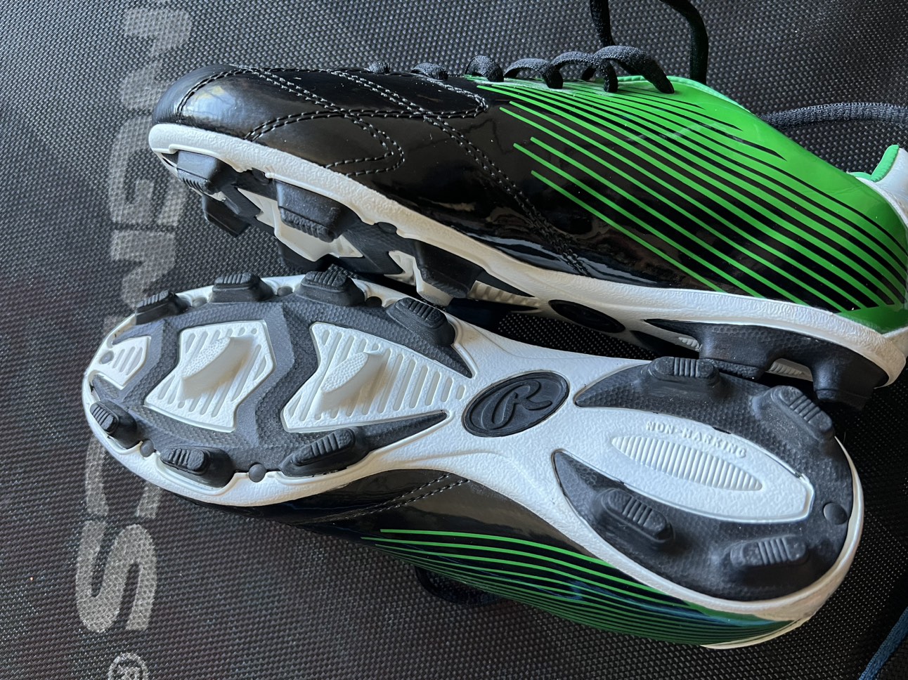 Soccer shoes