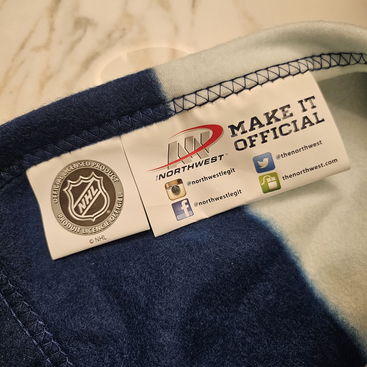 NHL Toronto Maple Leafs Comfy Throw Blanket image indicator(7)