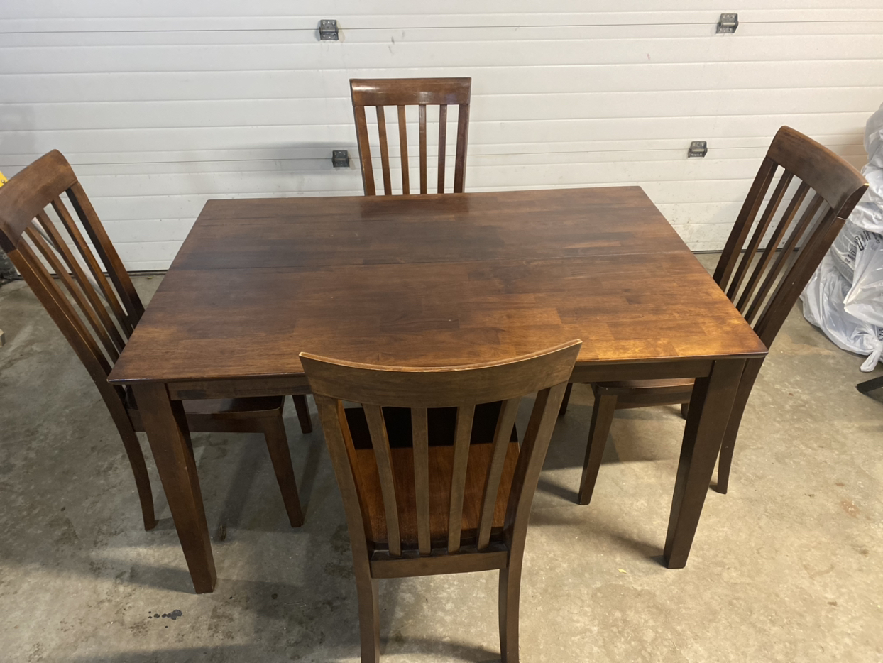 Table and chairs - solid wood - Midnapore SE