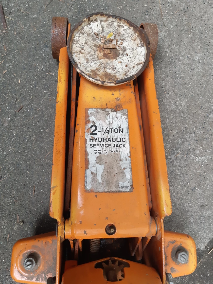 2.5-ton Floor Jack - photo 2