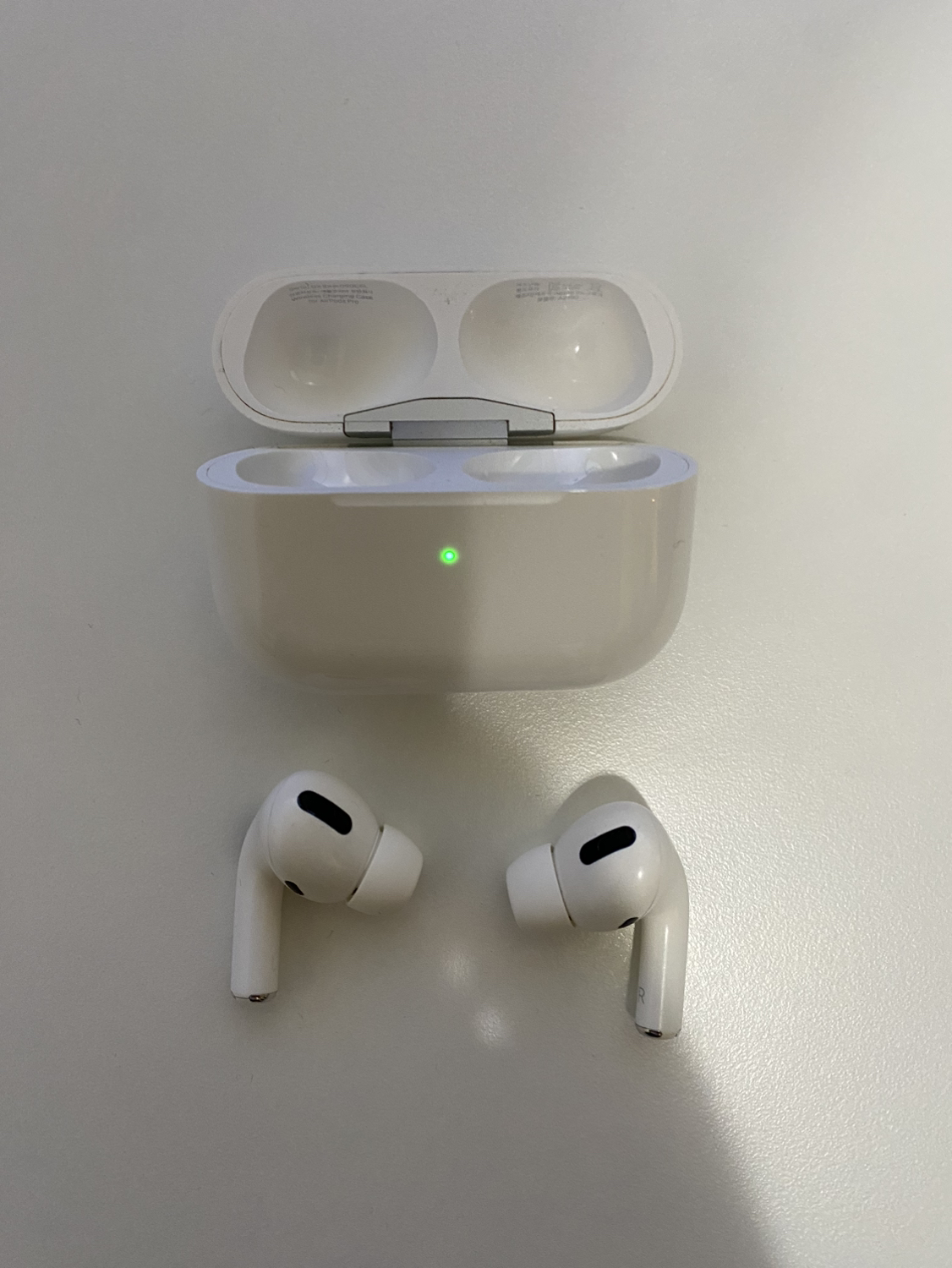 Apple airpods pro 1st gen - photo 3
