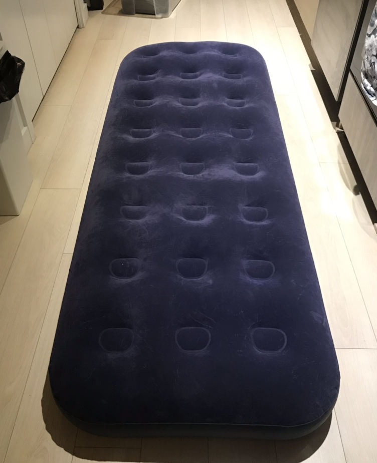 2 single camping air mattress + foot air pump