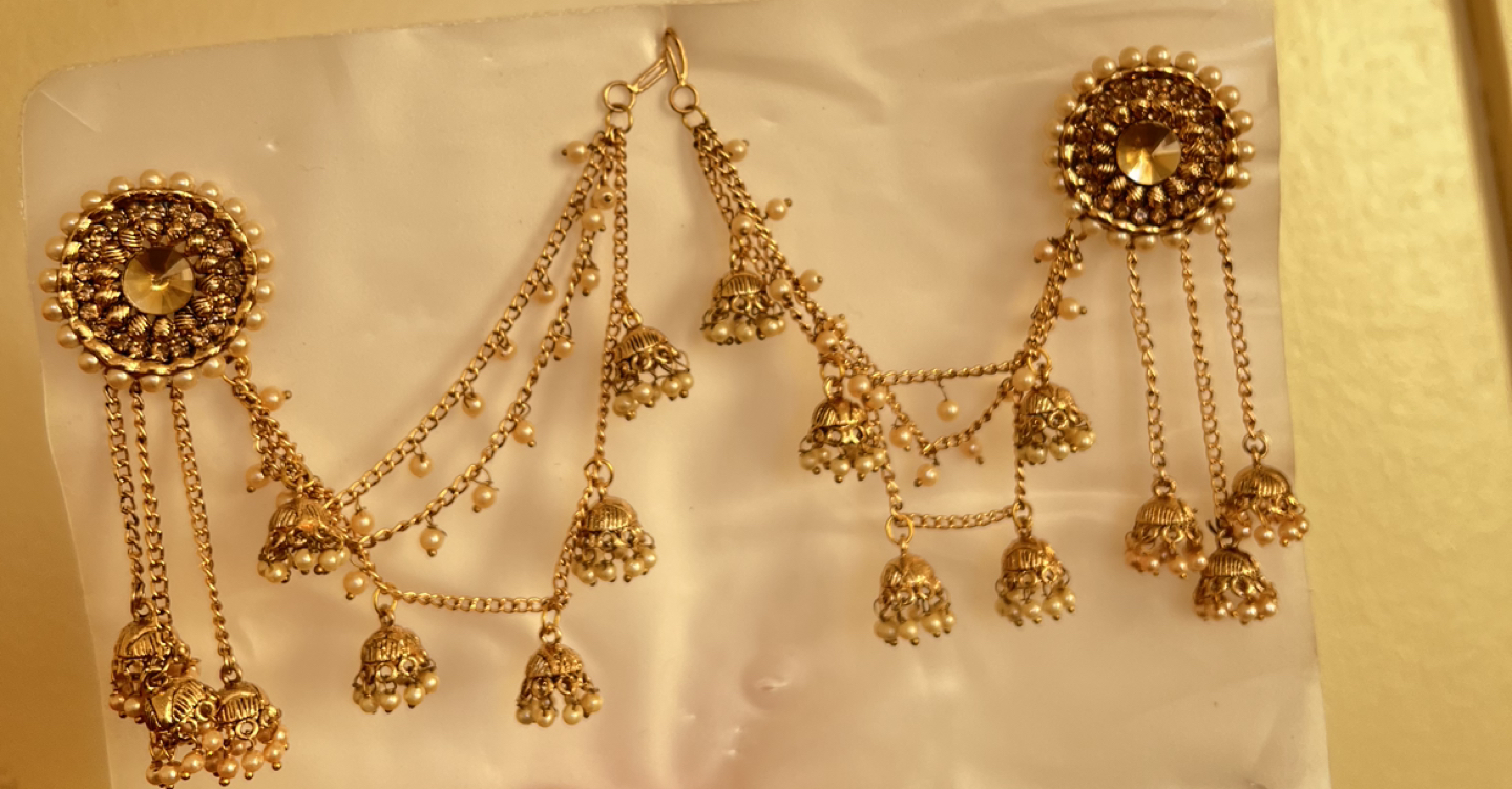 Beautiful earrings set thumbnail