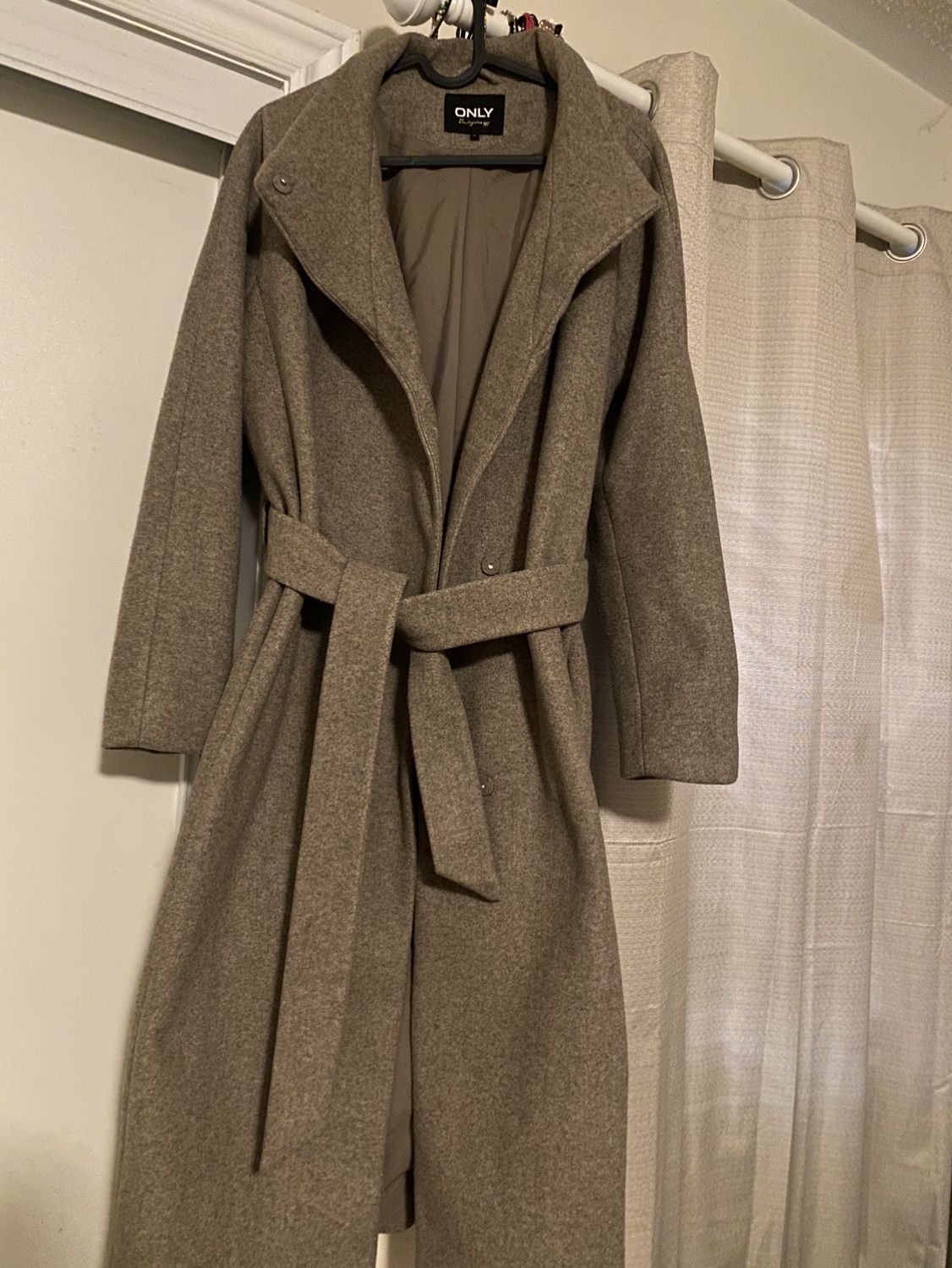 winter Jacket Women’s Size medium but fits like Large