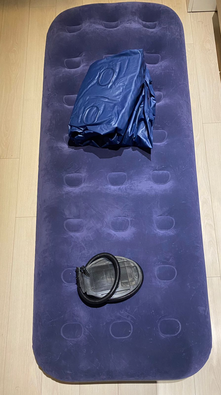 2 single camping air mattress + foot air pump - photo 4
