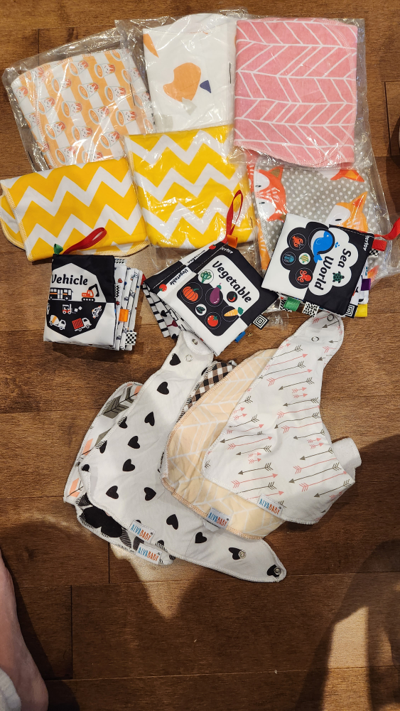 burp clothes/material books and baby bibs thumbnail