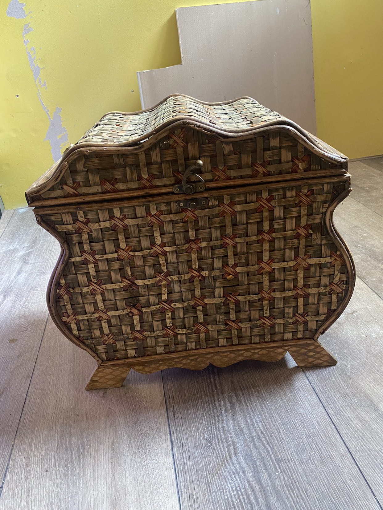 Decorative storage basket image indicator(2)