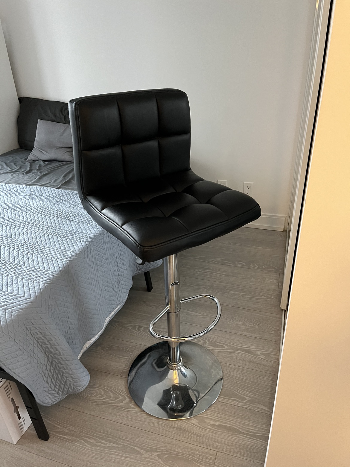 Leather bar stool, brand new - photo 3