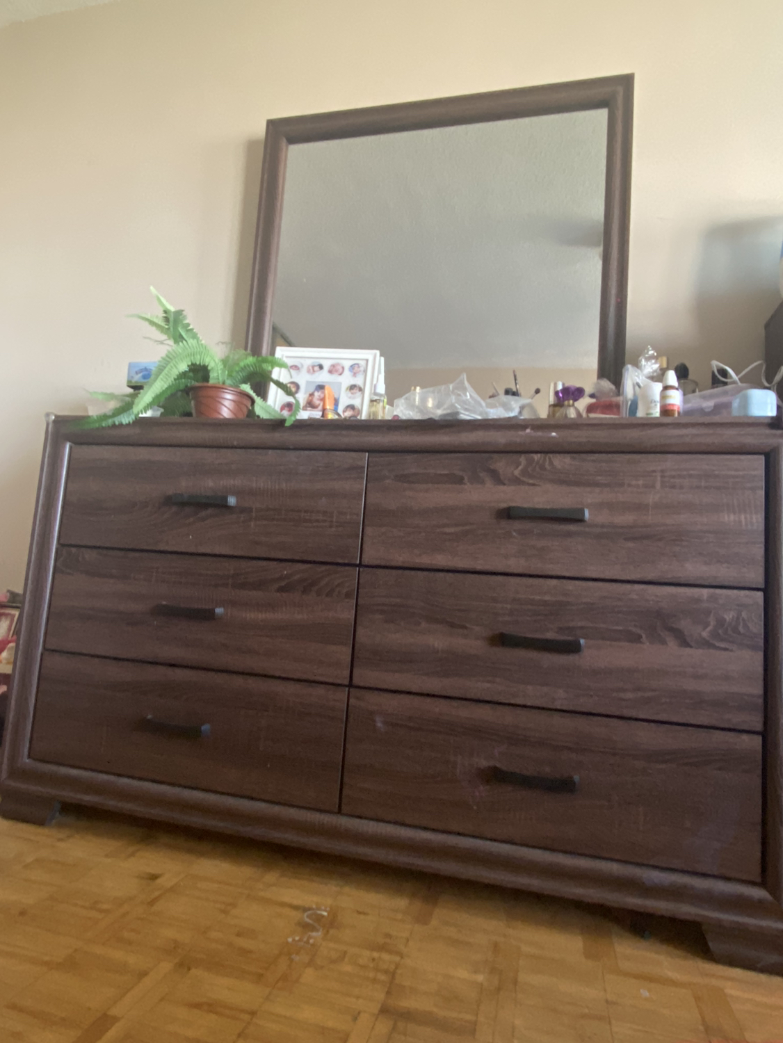 Dresser with big mirror