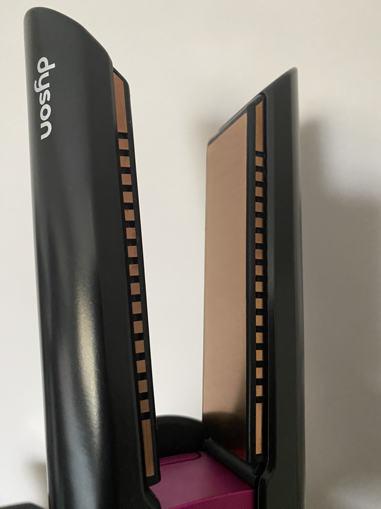 Beautiful Dyson Corrale Fuchsia straightener. image indicator(3)