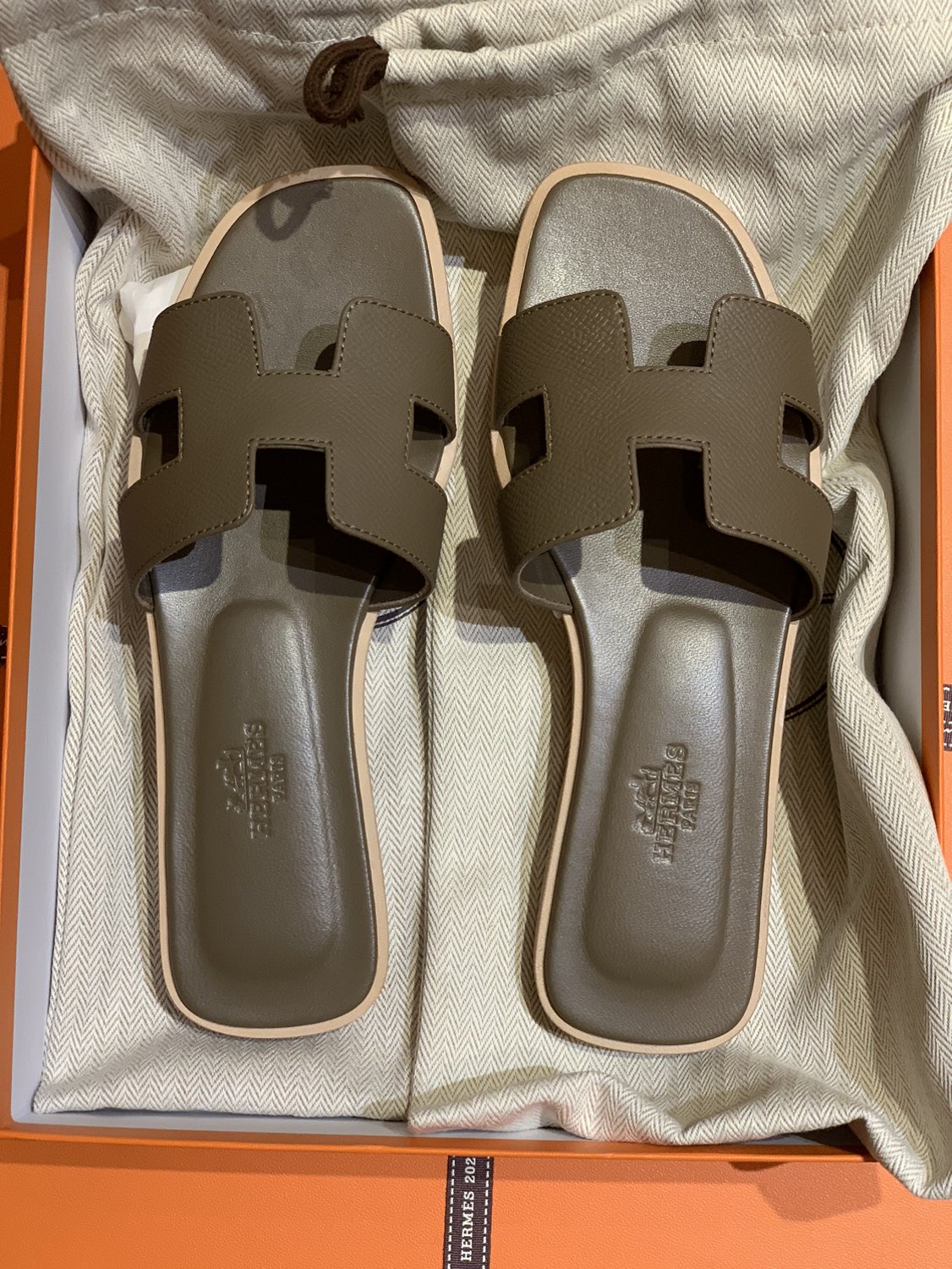 Hermes Oran sandal Etoupe Size 34.5 thumbnail