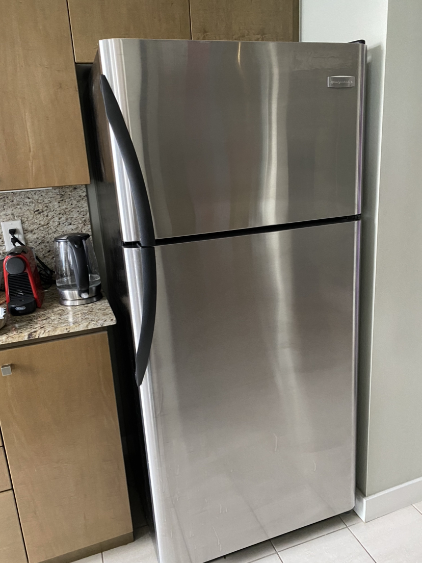 Frigidaire fridge - photo 2