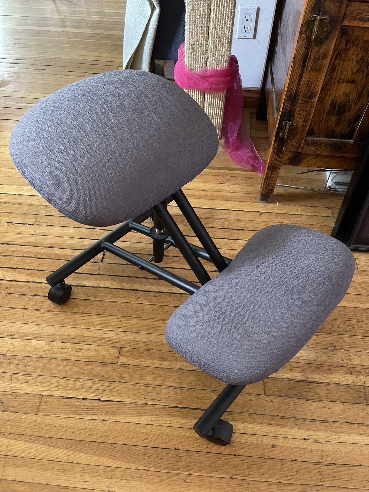 Ergonomic office chair thumbnail