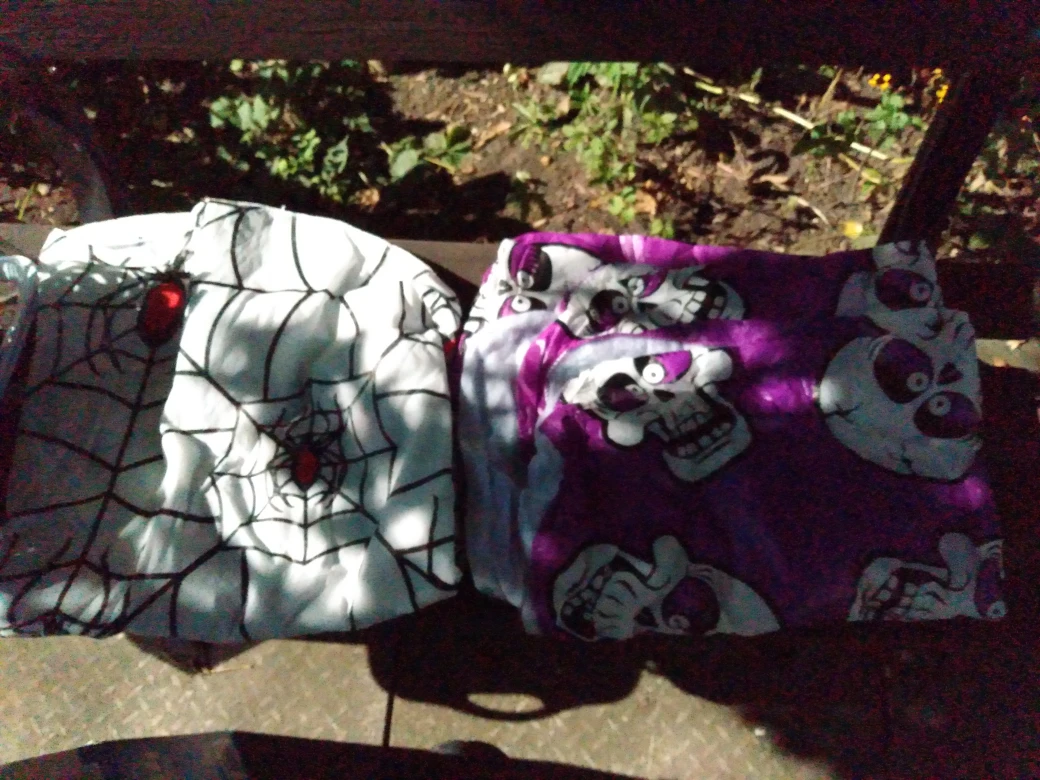 Halloween decor thumbnail