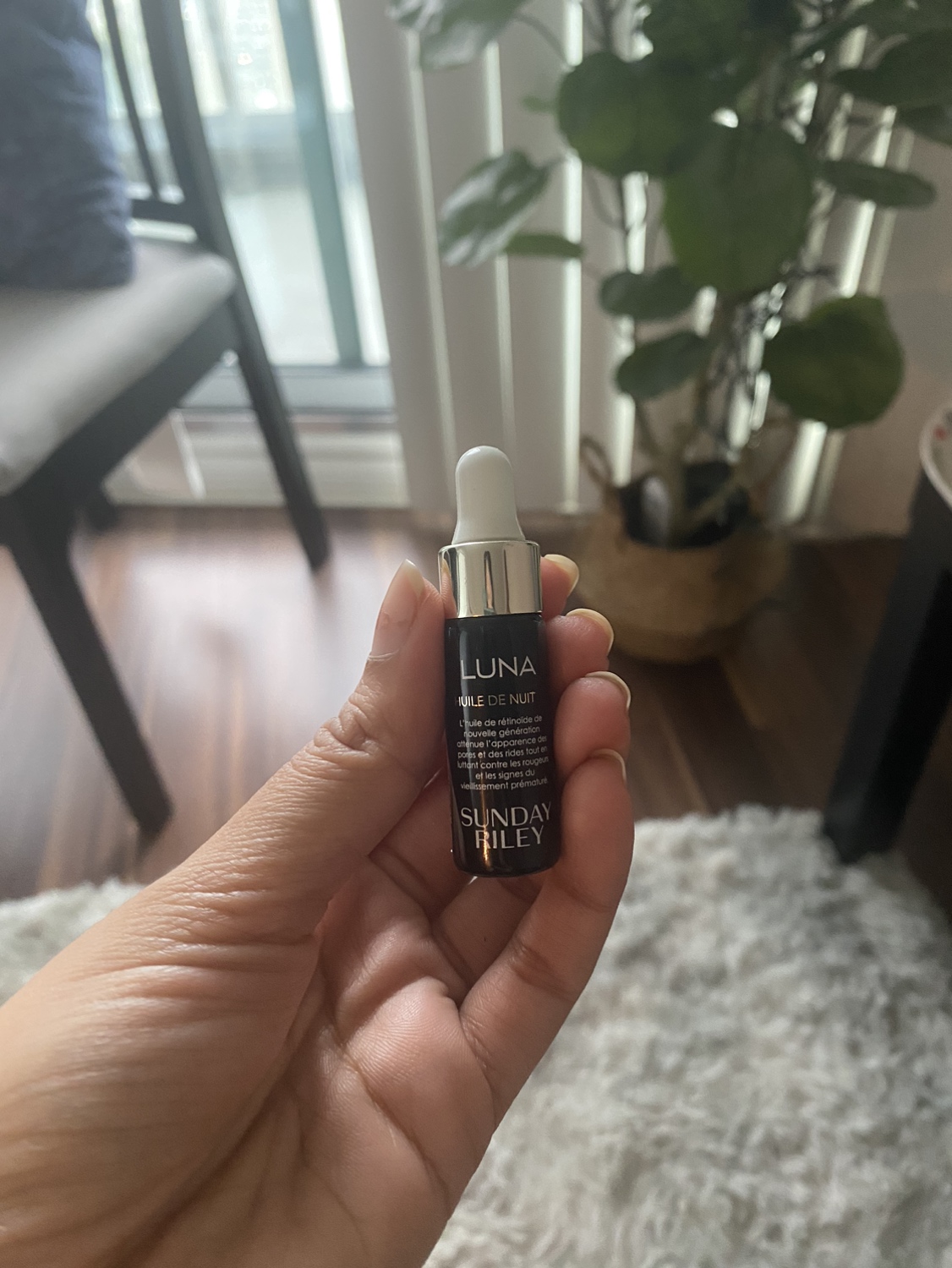 Luna Retinol night oil Sunday Riley-Retails for $80 for 15ml image indicator(3)