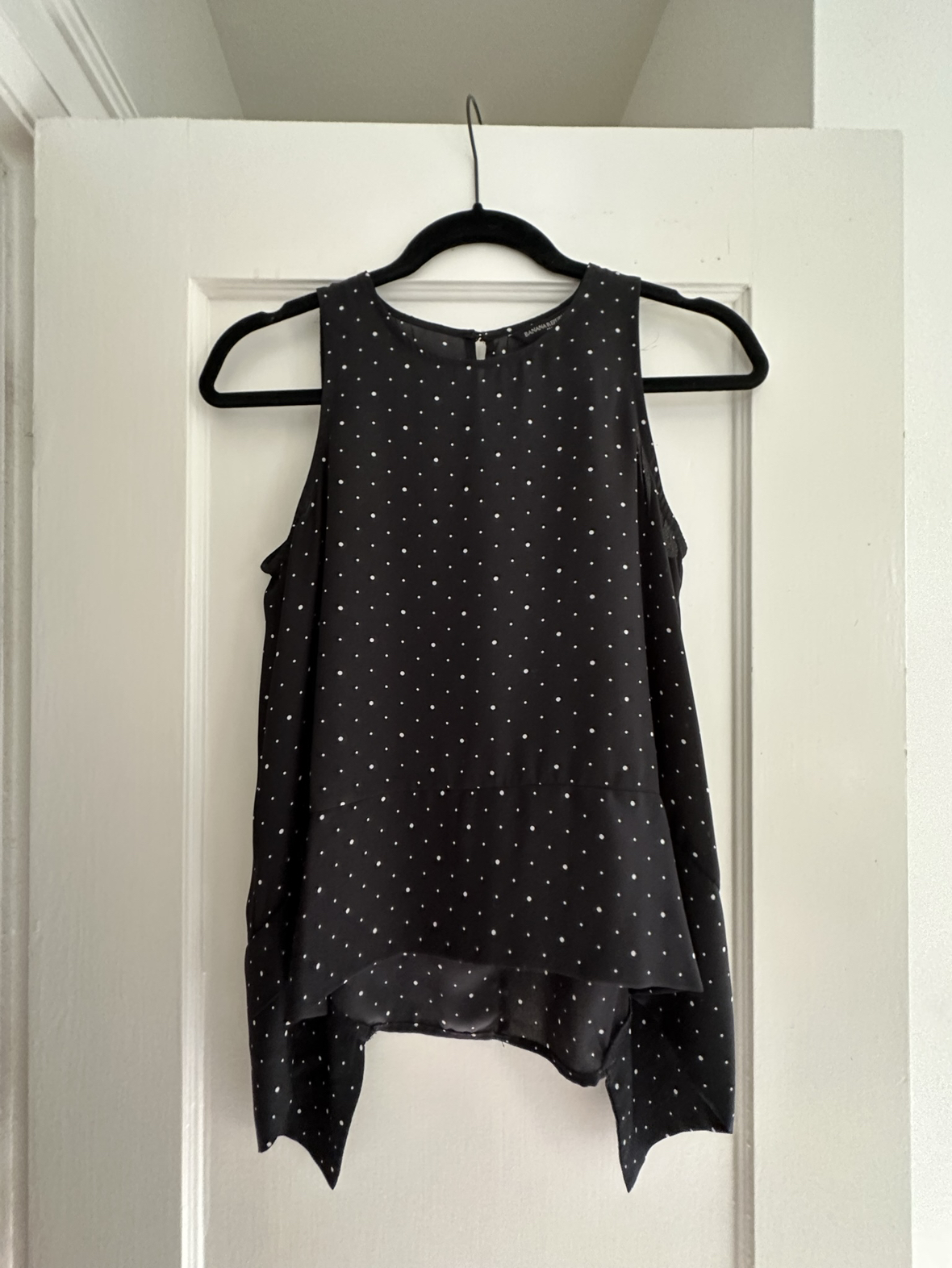 ☃️❤️ banana republic polka dot blouse XSP thumbnail