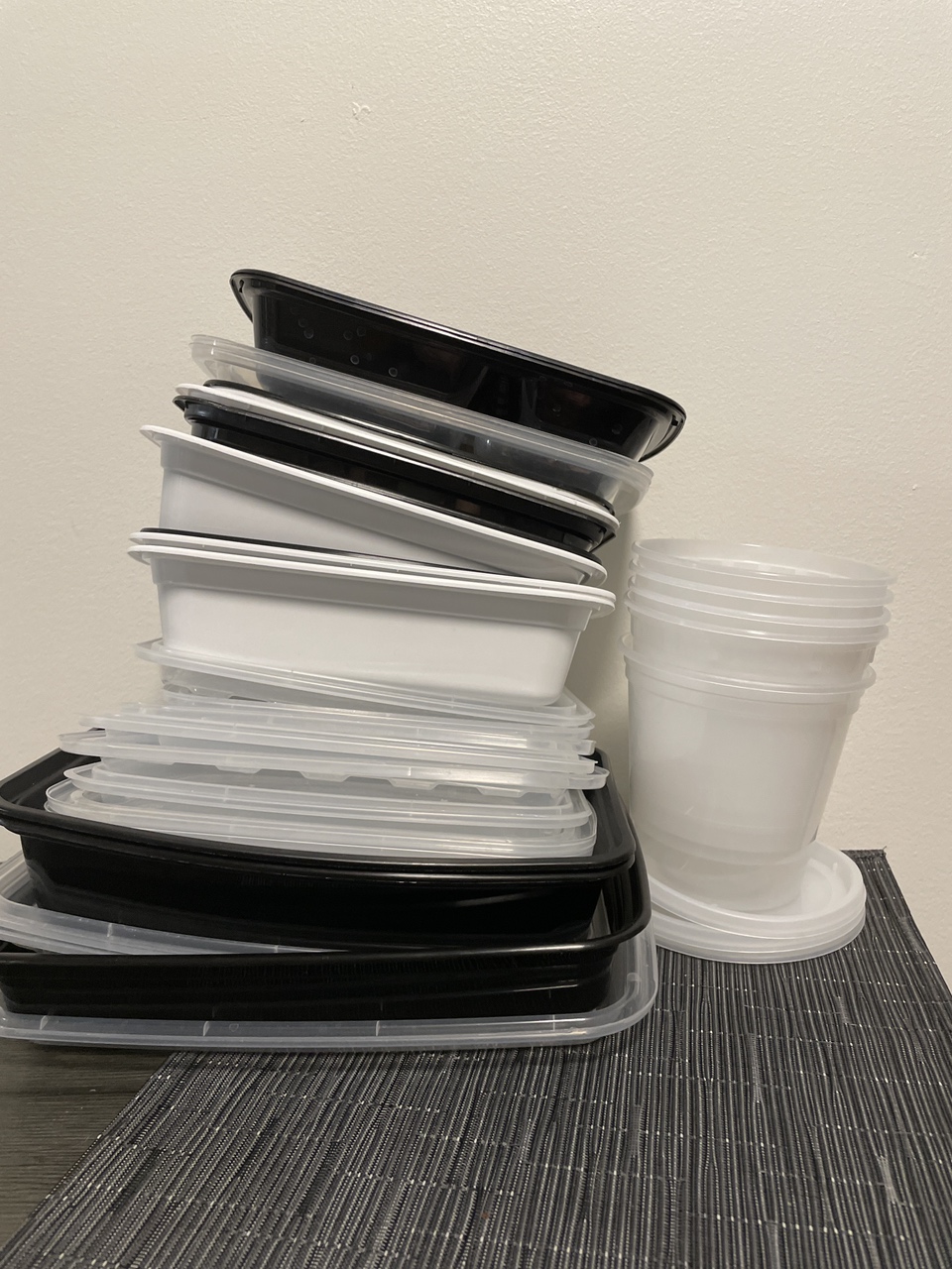 FREE takeout containers with lids thumbnail