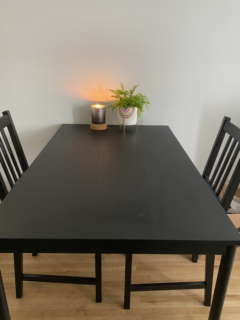 IKEA table and chairs image indicator(3)