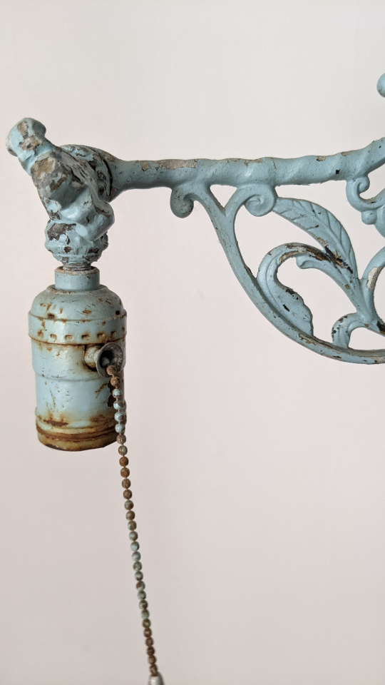 VINTAGE ANTIQUE CAST WROUGHT IRON  FLOOR LAMP - photo 2