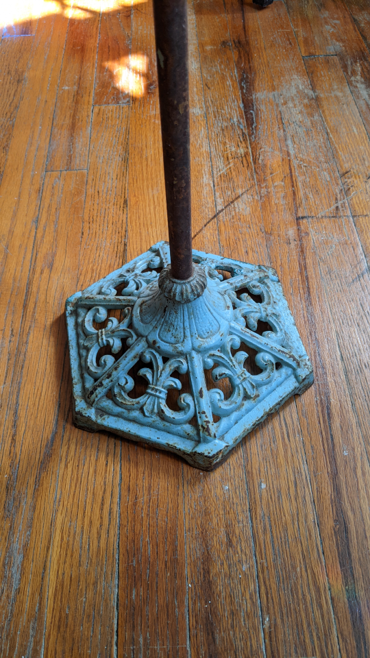 VINTAGE ANTIQUE CAST WROUGHT IRON  FLOOR LAMP - photo 3