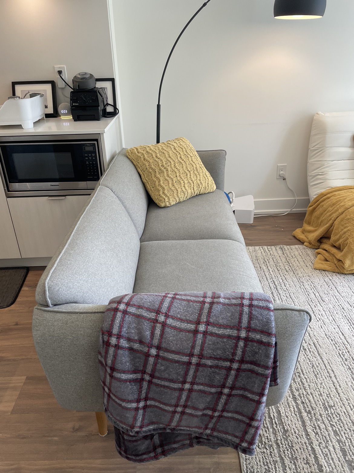 Nalesha Modern Sofa - photo 2