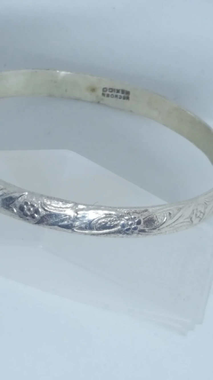 Silver Necklace & Single Bangle image indicator(4)