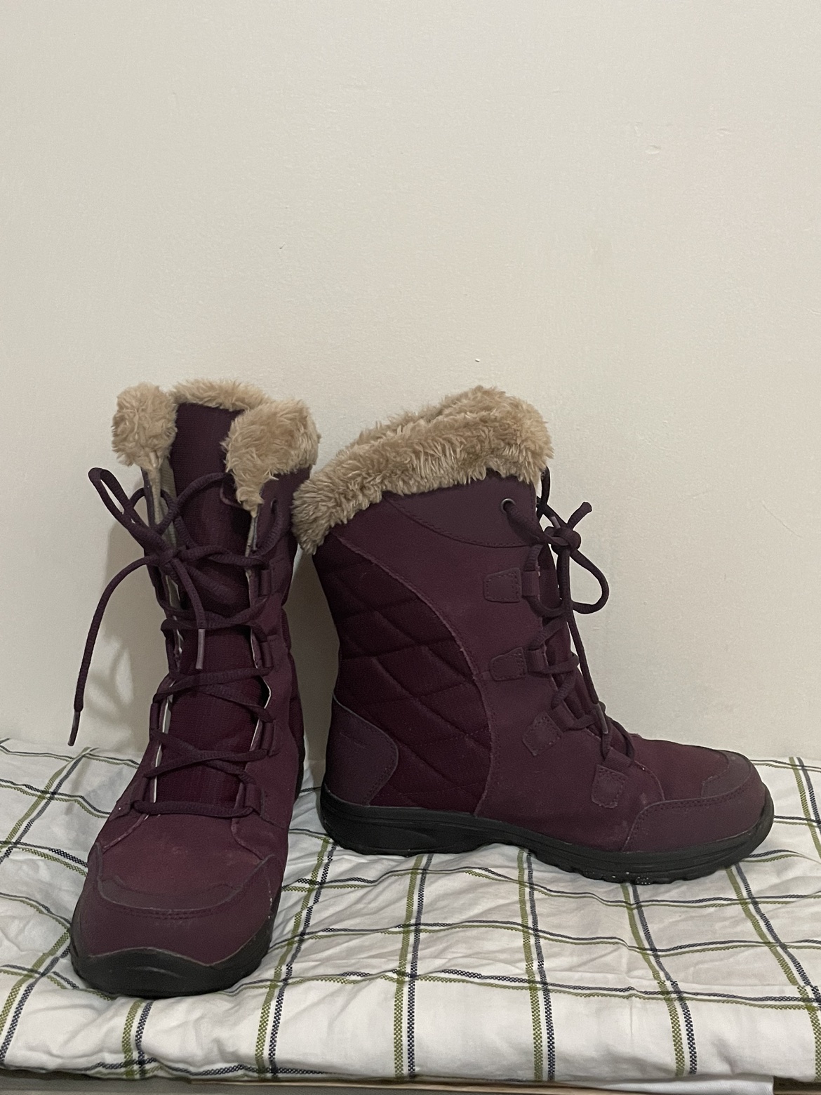 winter essentials- Columbia Winter Boots - size Womens 7 🦃 - photo 2
