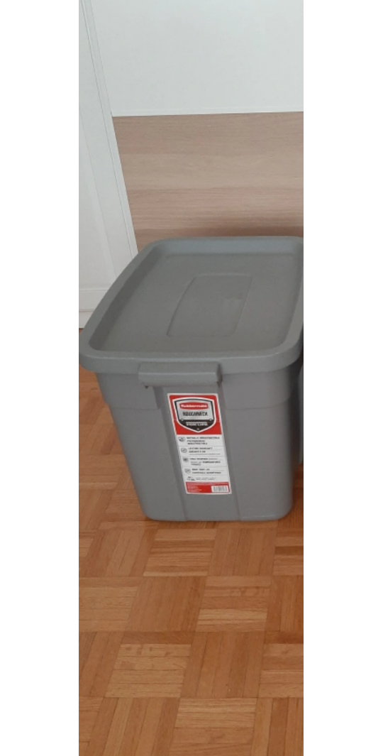 Rubbermaid storage box 68 L