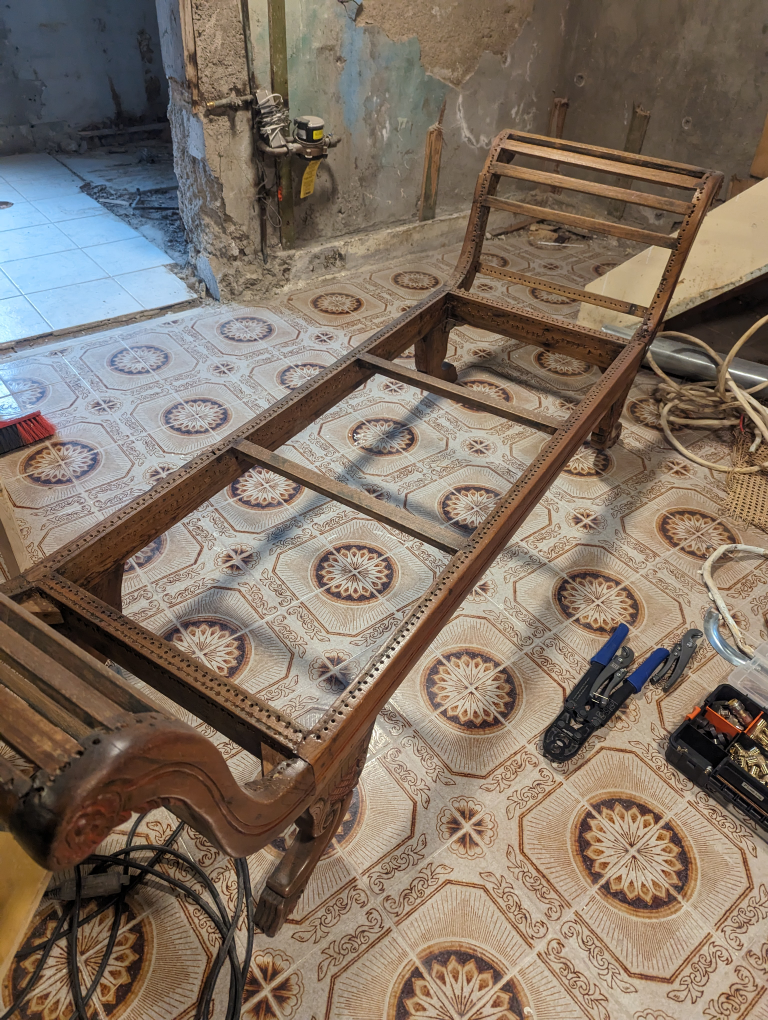 Antique wooden carved bench - needs repair and recane - photo 3