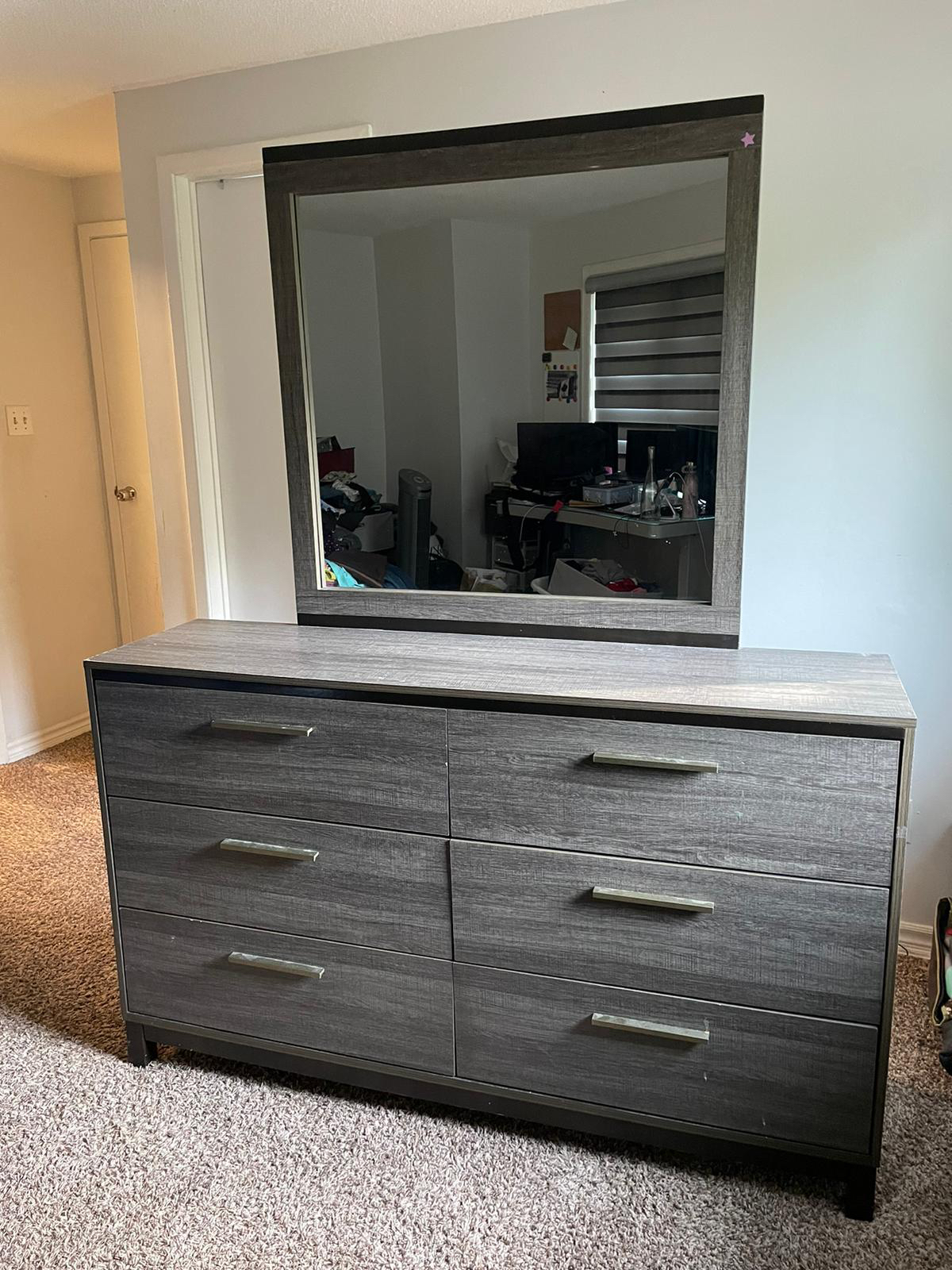 Dresser with mirror image indicator(3)