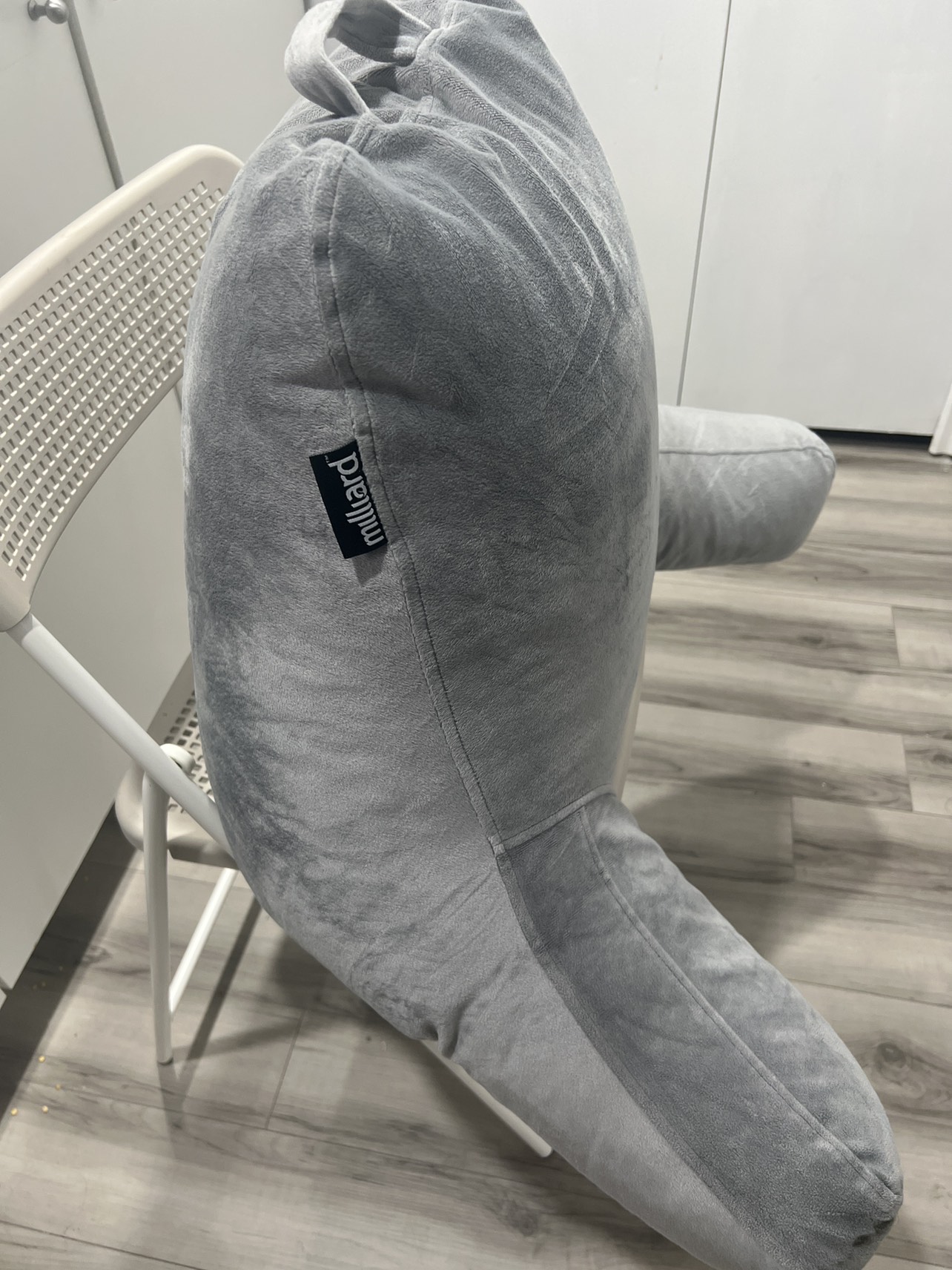 Millard reading pillow - photo 4