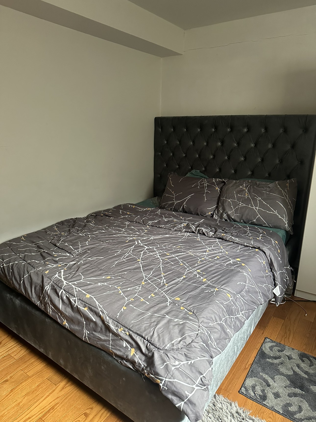 Bed frame & mattress - photo 4