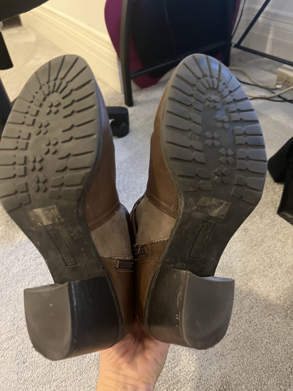 Size 9 1/2 boots image indicator(4)