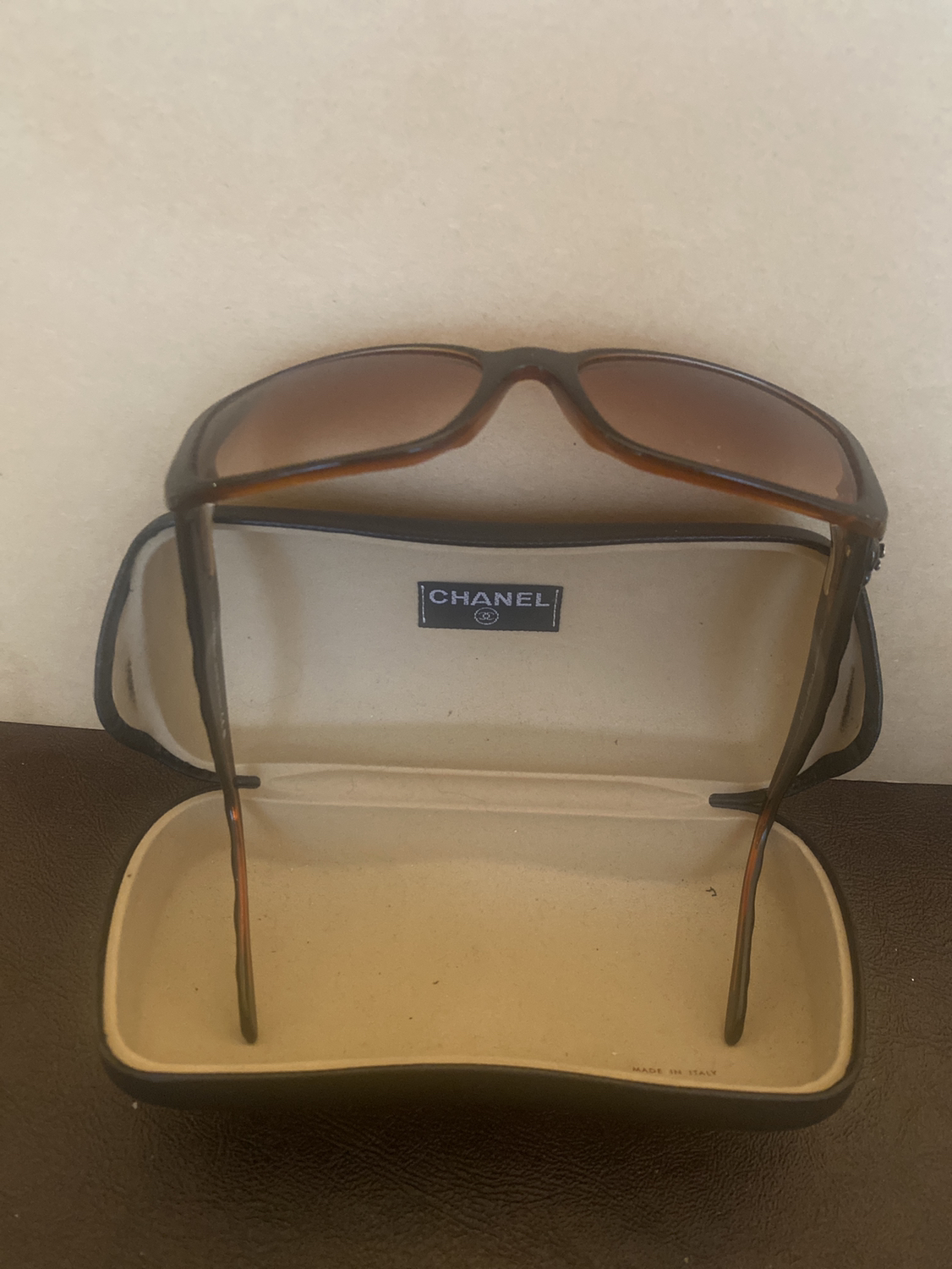 Chanel 5111 sunglasses and case  - Italy - photo 3